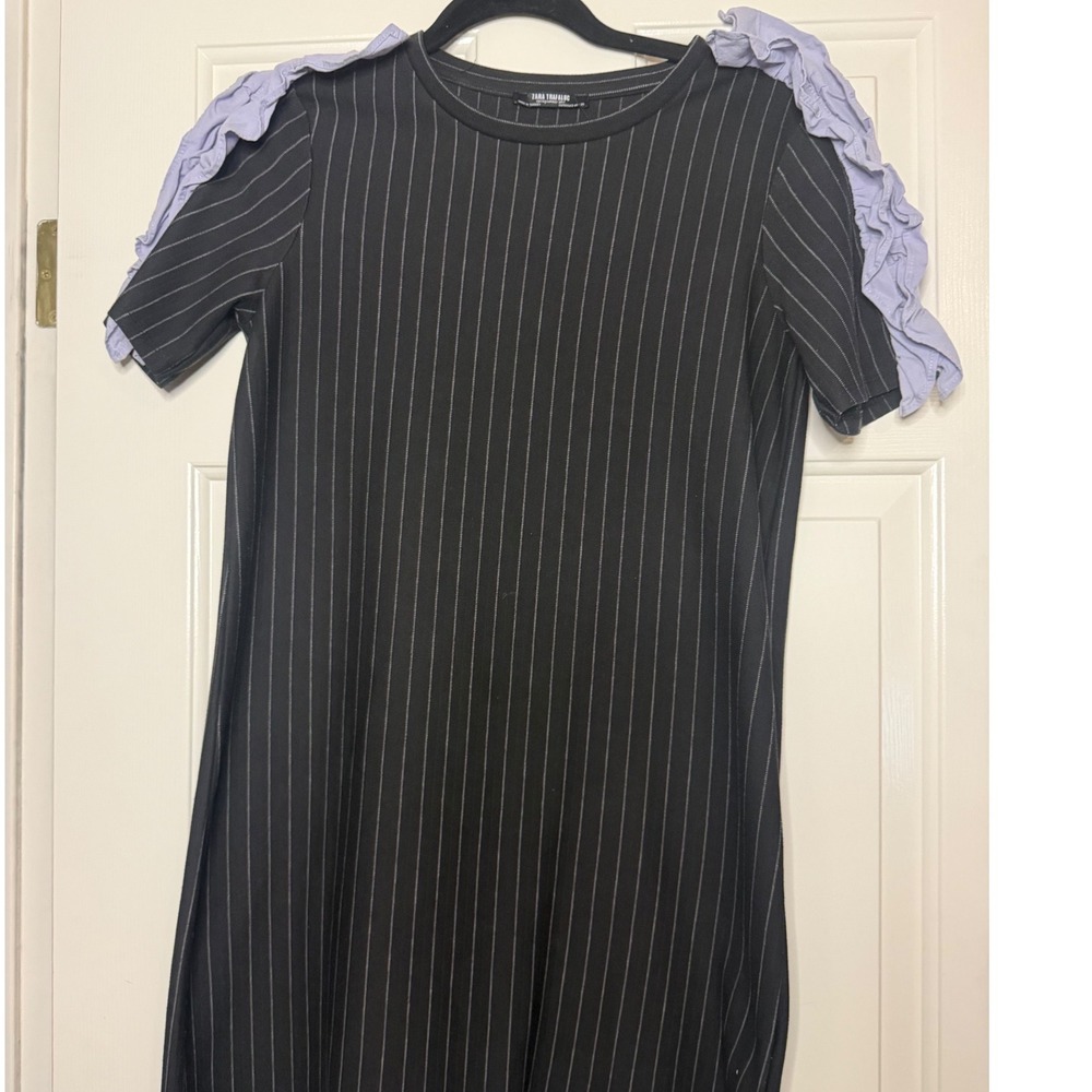 Zara Trafaluc Pinstripe Ruffle Shoulder Mini T-Shirt Dress Black Lavender Purple